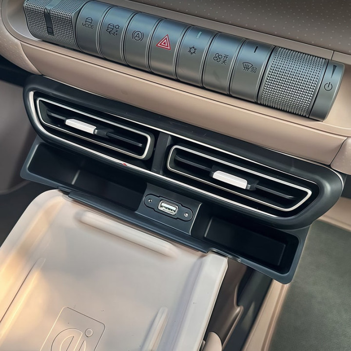 Lüftungs-Organizer mit USB für BYD Dolphin Surf – Bild 2