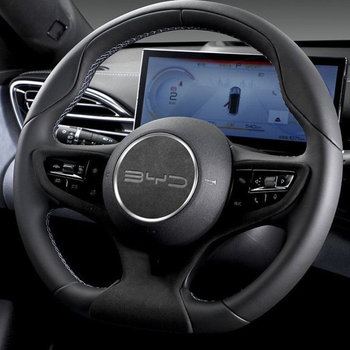Alcantara-Lenkradbezug für BYD – Bild 2