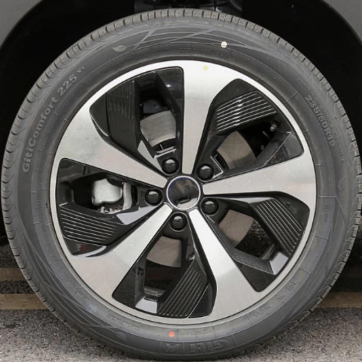 Originales 19-Zoll-Rad mit Reifen für BYD Seal U