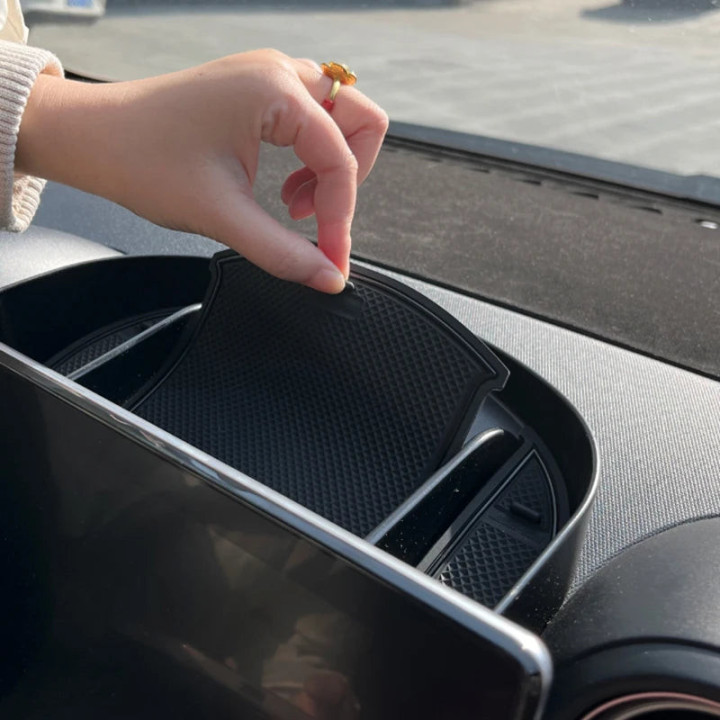 Ablage hinter dem Zentraldisplay für BYD Dolphin – Bild 2