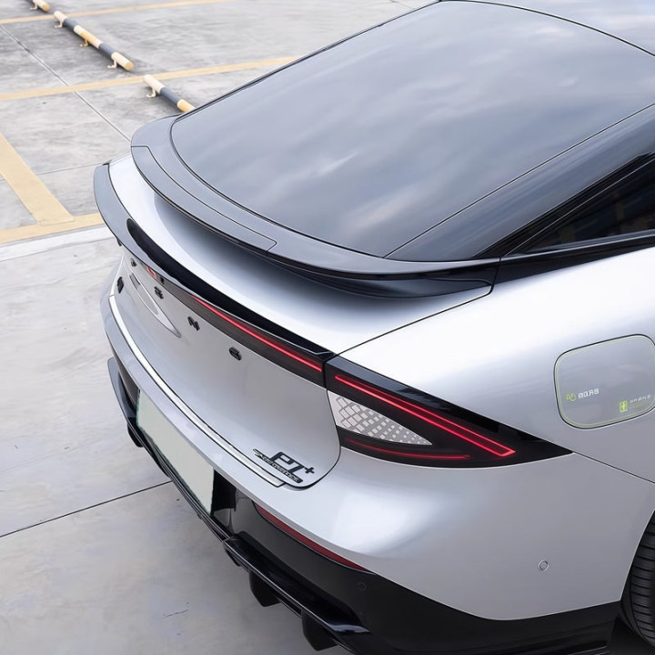 Heckspoiler Carbon Fiber oder Glossy Black für Xpeng P7 – Bild 3