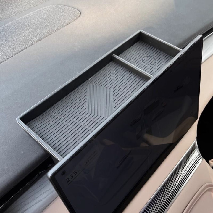 Ablage hinter dem Display rutschhemmend für Xpeng X9
